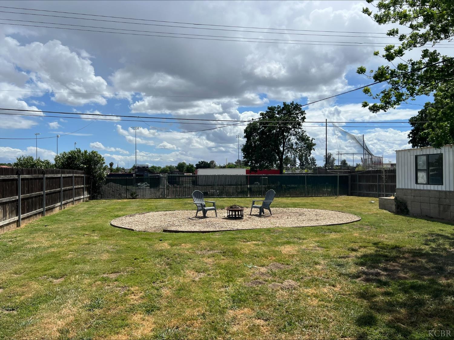 413 E Terrace Dr, Hanford, CA 93230