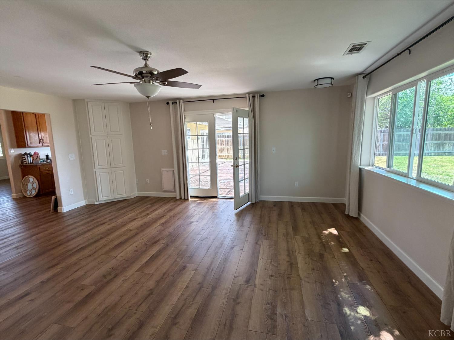 413 E Terrace Dr, Hanford, CA 93230