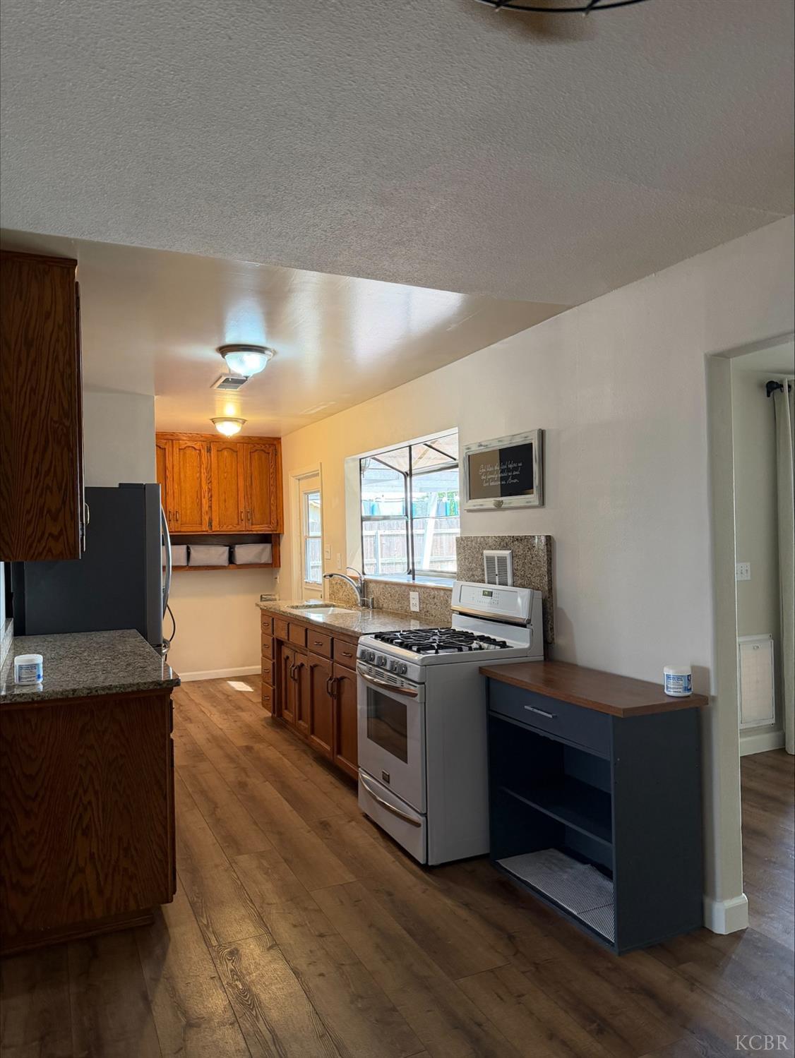 413 E Terrace Dr, Hanford, CA 93230