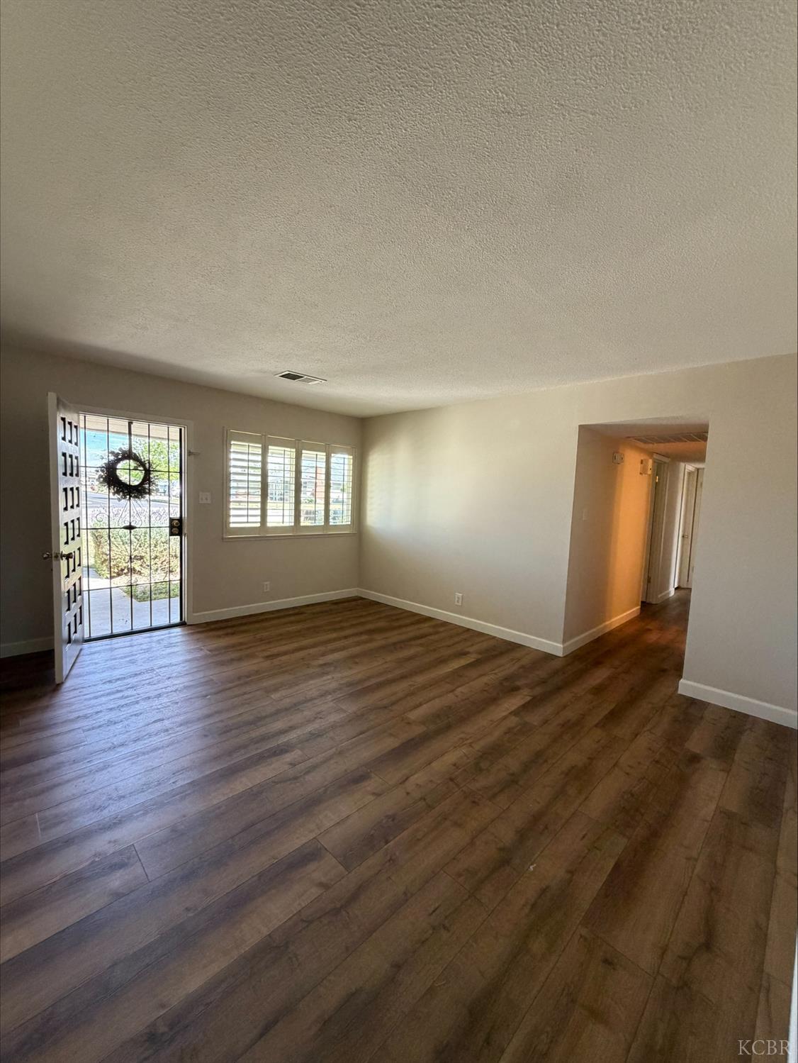 413 E Terrace Dr, Hanford, CA 93230