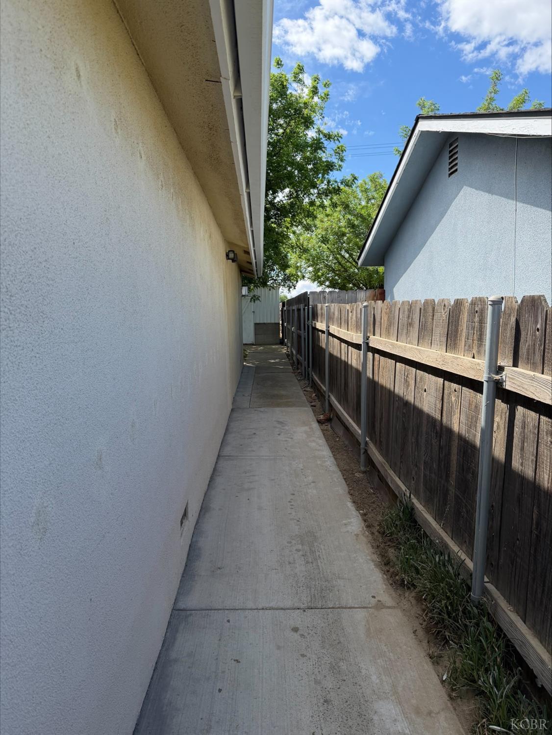 413 E Terrace Dr, Hanford, CA 93230