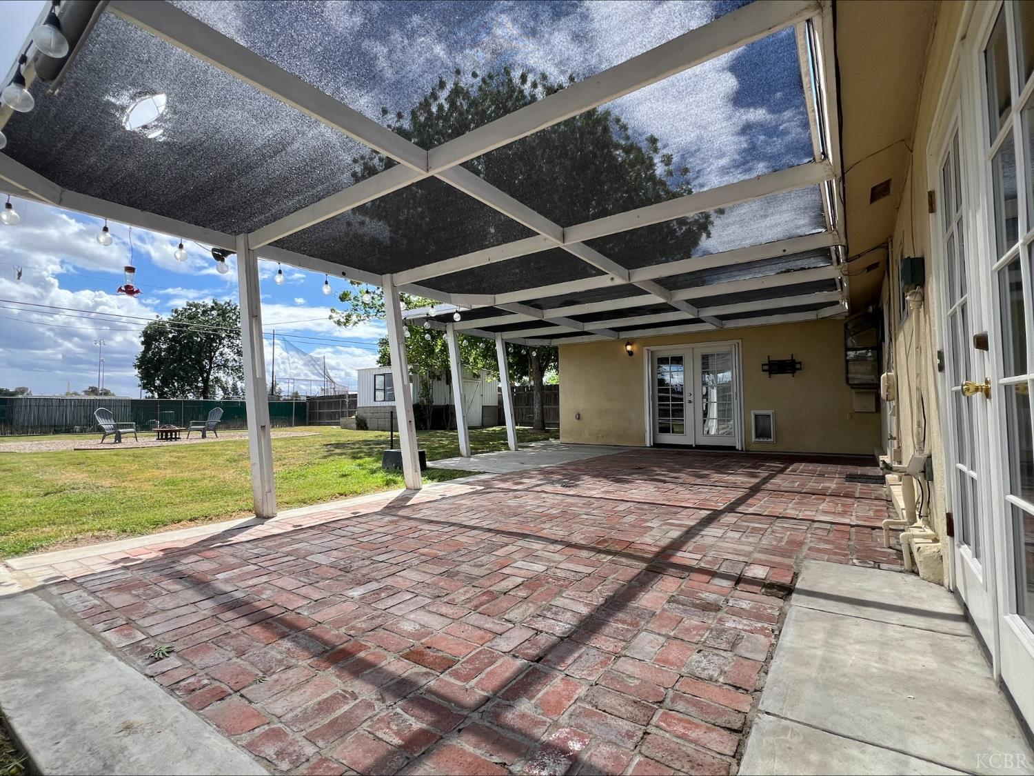 413 E Terrace Dr, Hanford, CA 93230