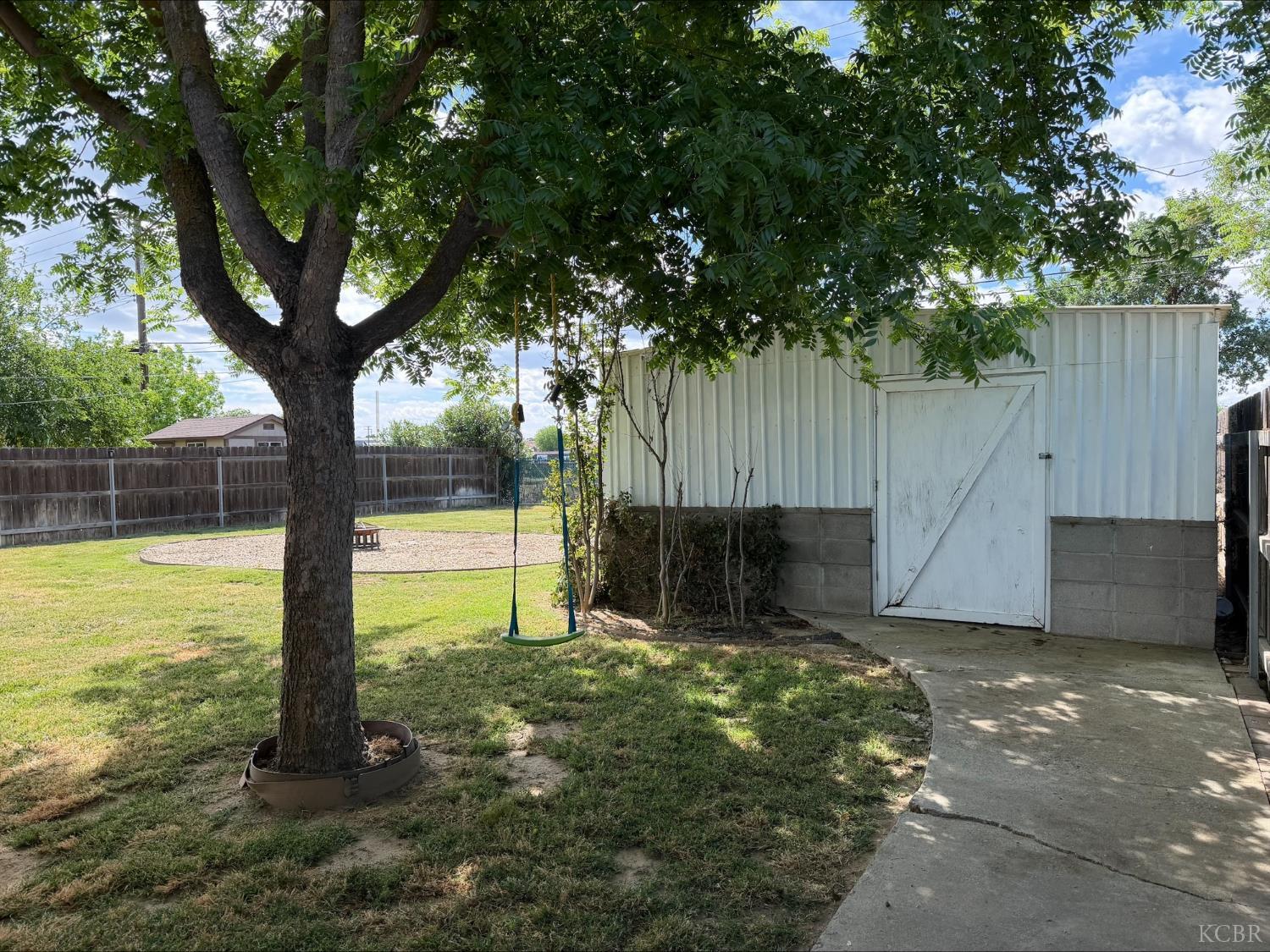 413 E Terrace Dr, Hanford, CA 93230