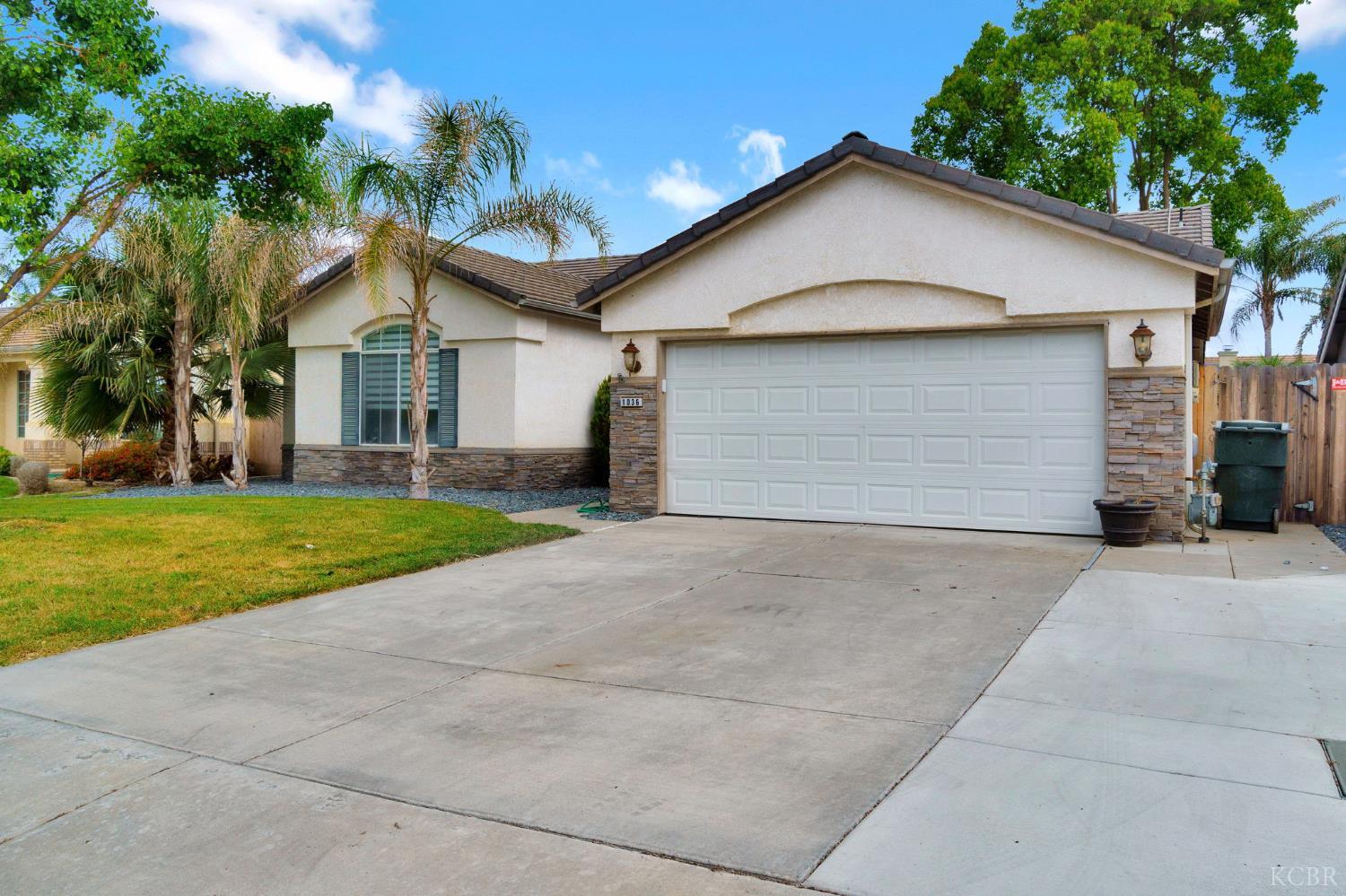 1036 W Northstar Dr, Hanford, CA 93230