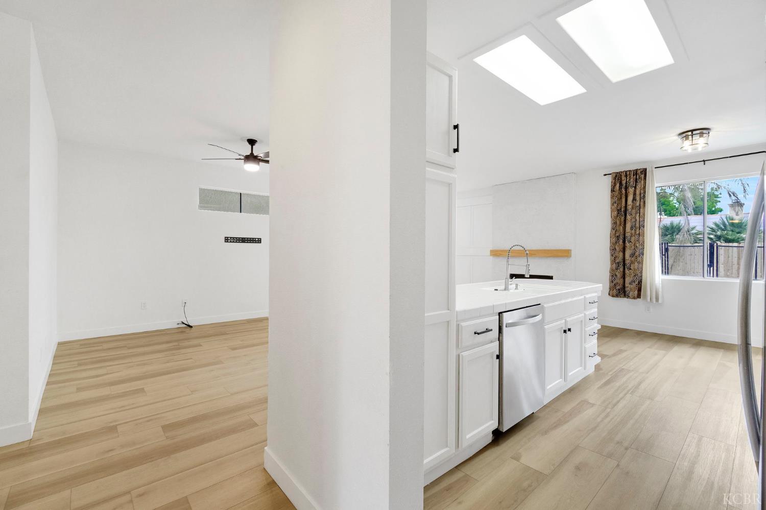 1036 W Northstar Dr, Hanford, CA 93230