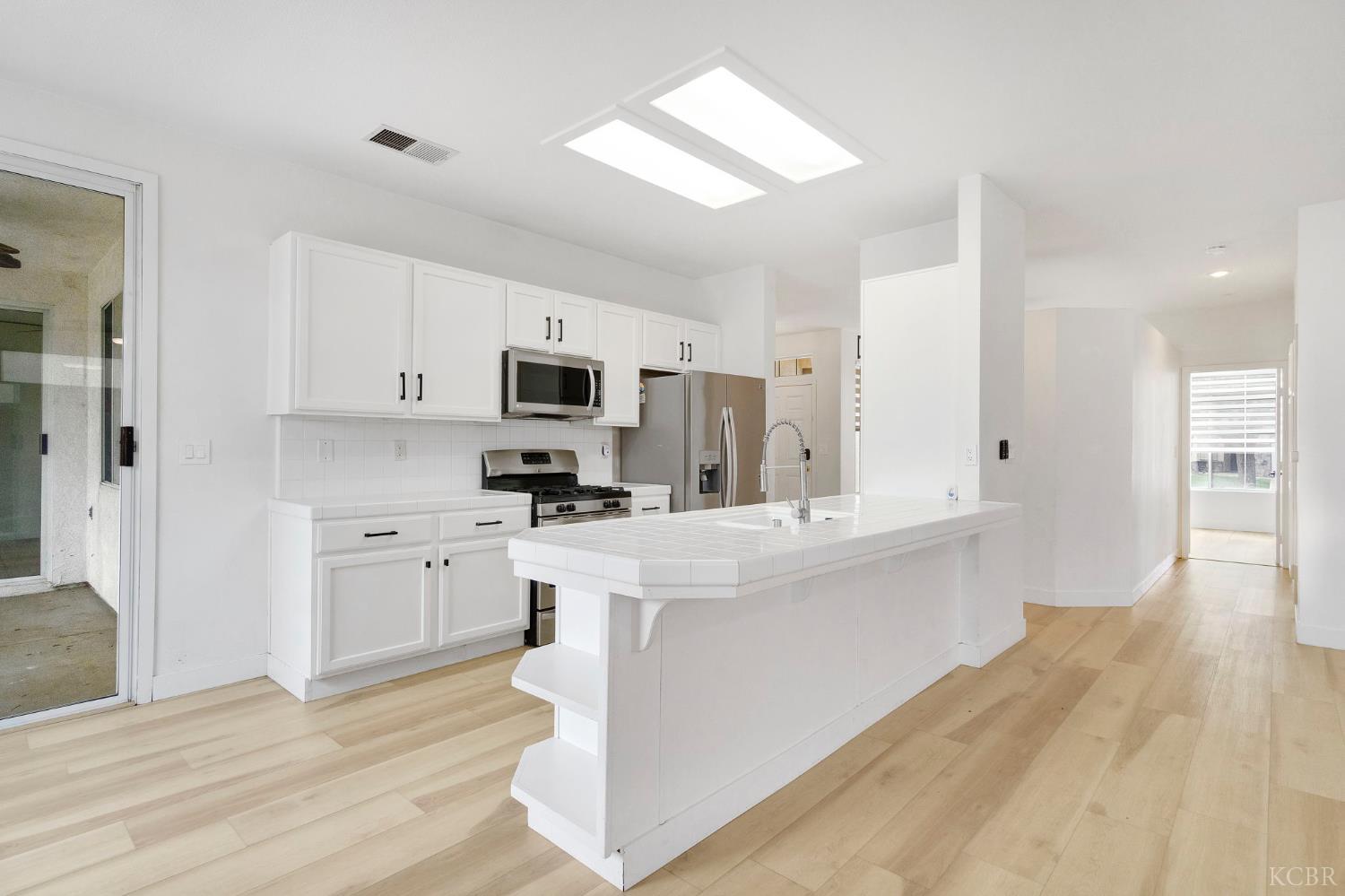 1036 W Northstar Dr, Hanford, CA 93230