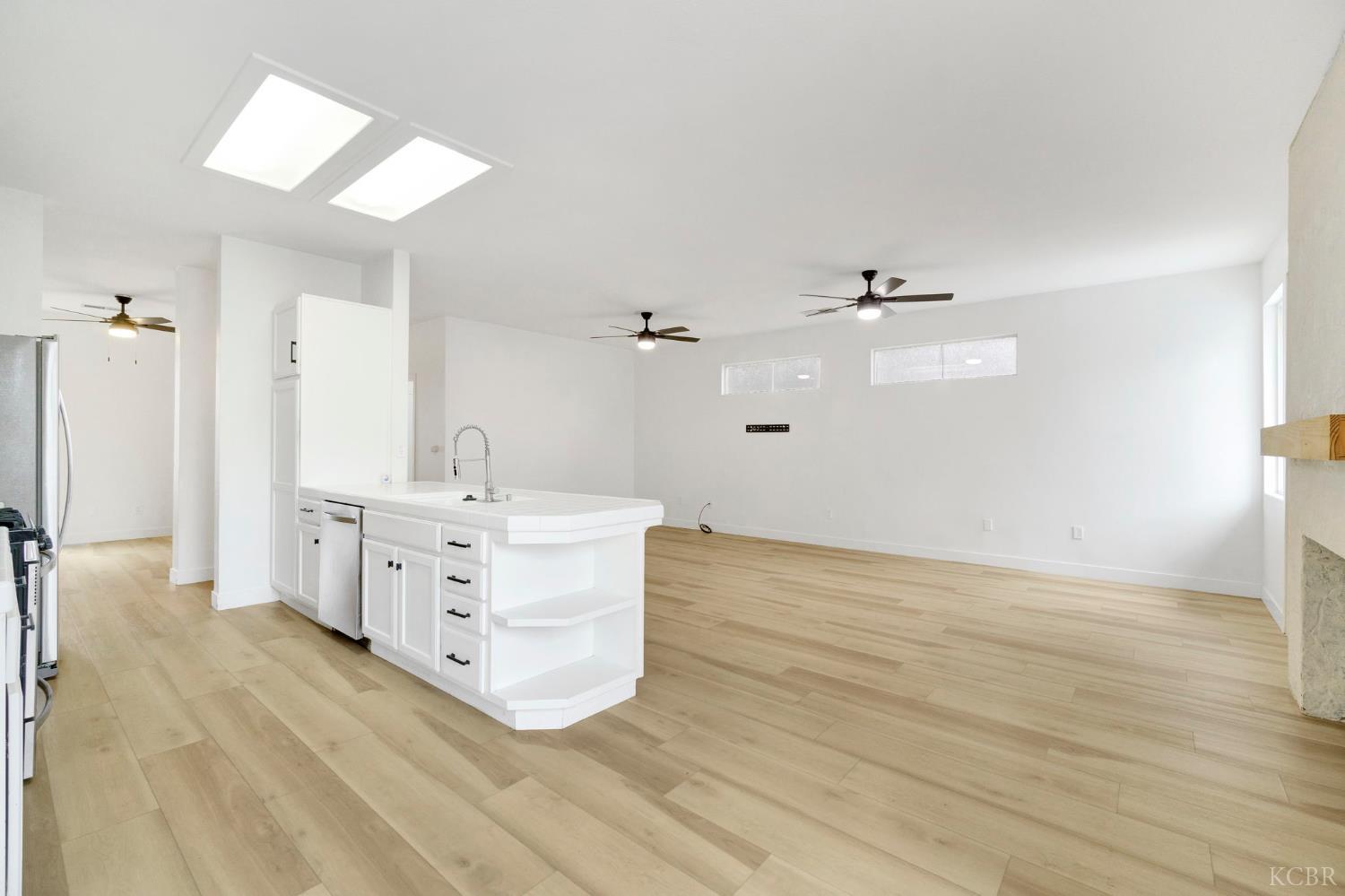 1036 W Northstar Dr, Hanford, CA 93230