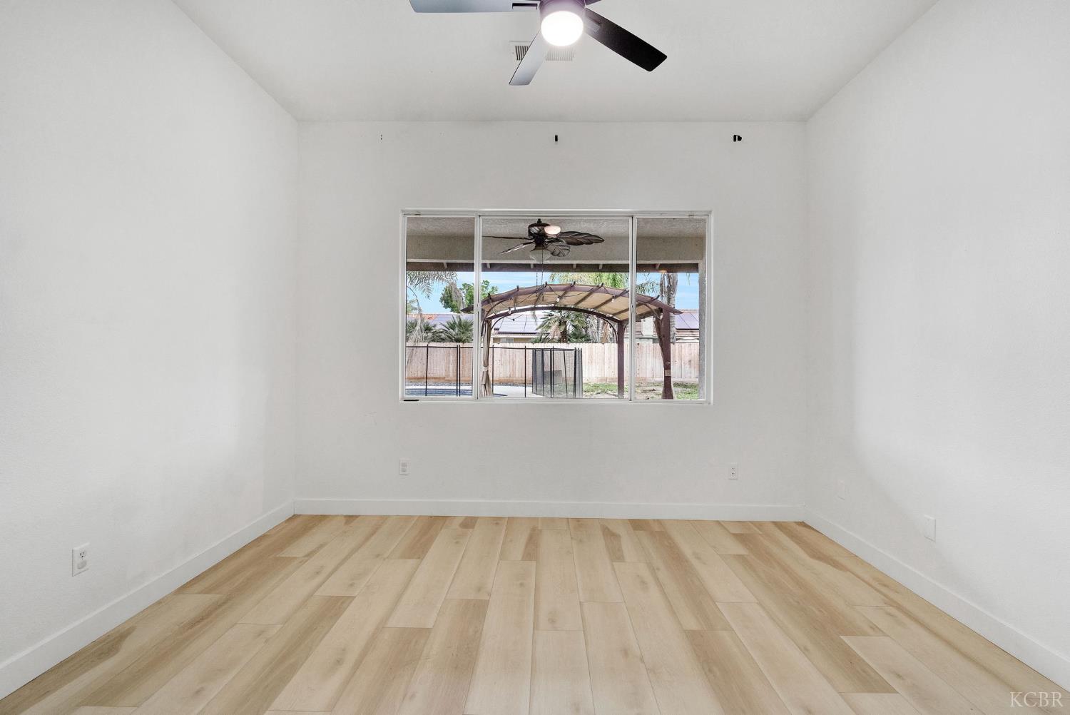 1036 W Northstar Dr, Hanford, CA 93230