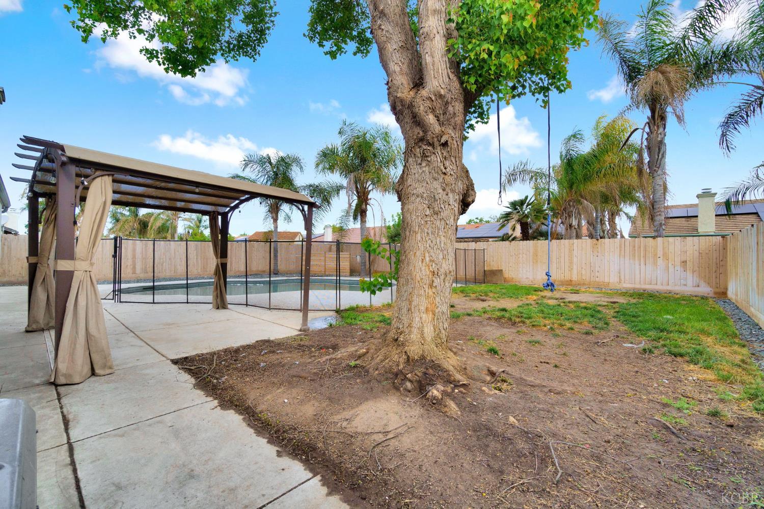 1036 W Northstar Dr, Hanford, CA 93230