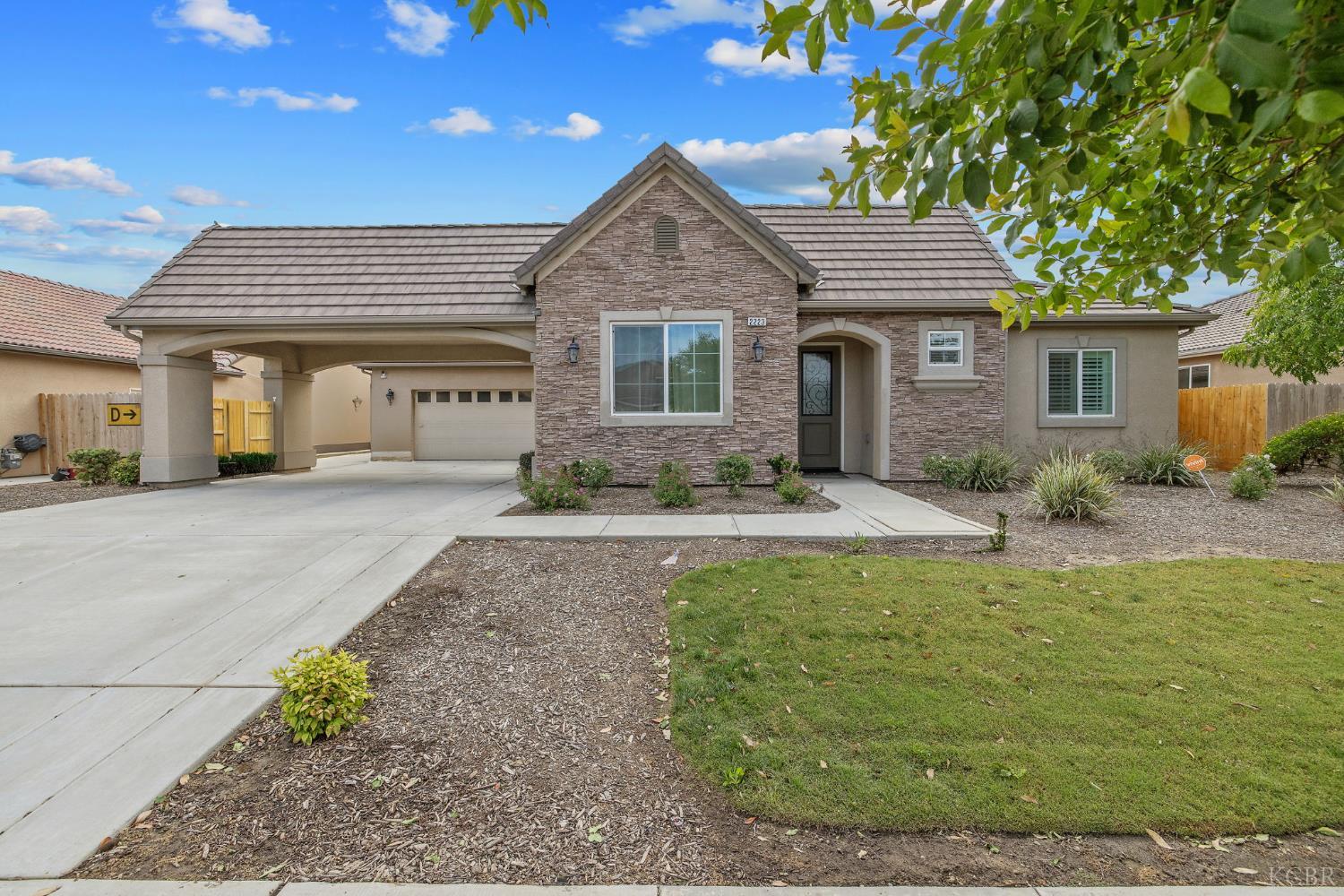 2223 Madeline Dr, Hanford, CA 93230