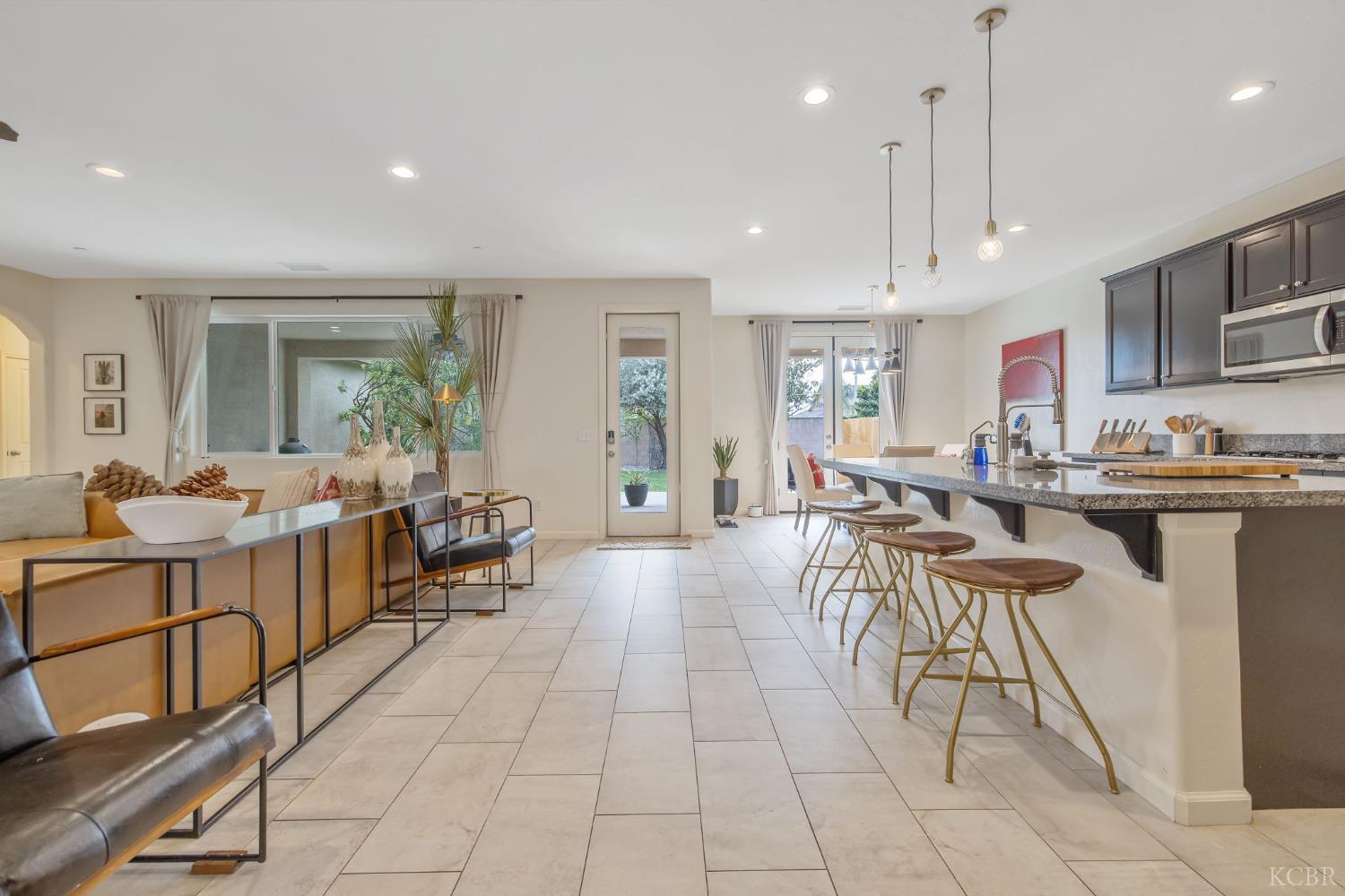 2223 Madeline Dr, Hanford, CA 93230