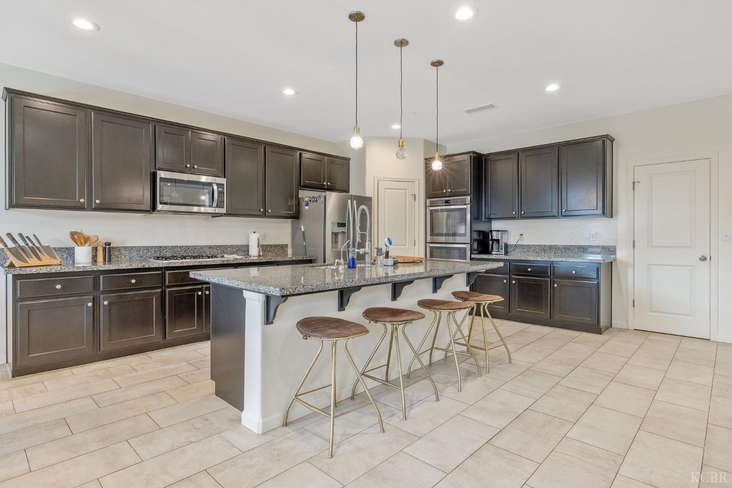 2223 Madeline Dr, Hanford, CA 93230