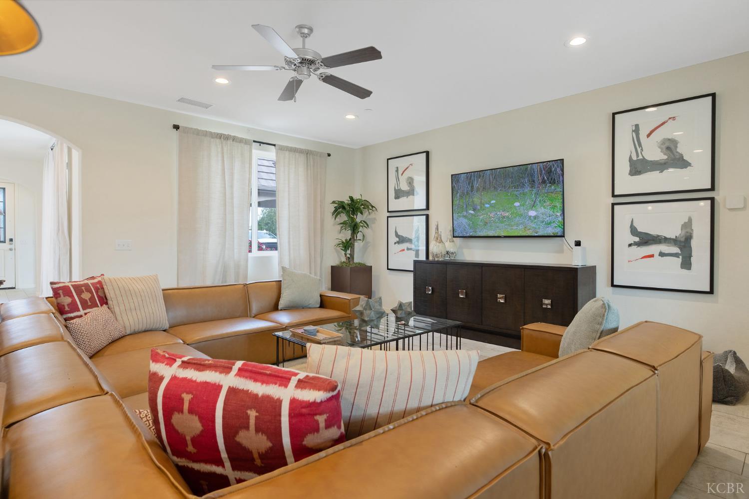 2223 Madeline Dr, Hanford, CA 93230