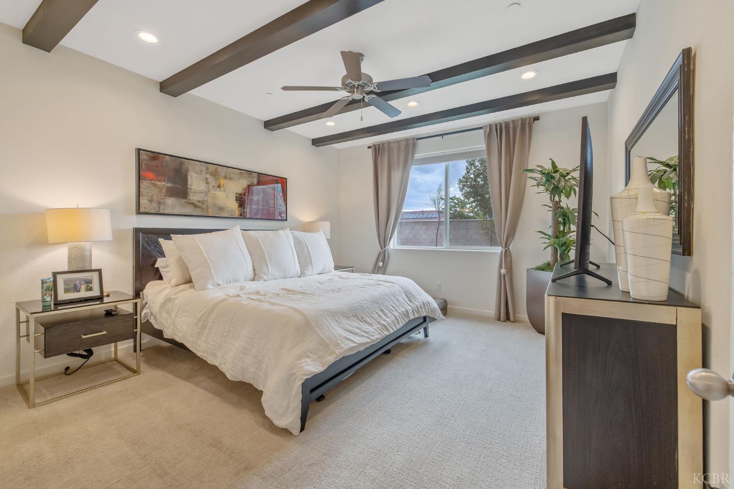 2223 Madeline Dr, Hanford, CA 93230