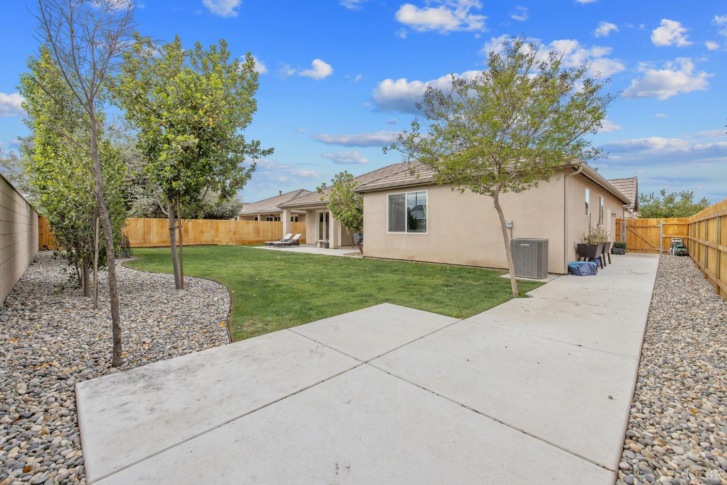 2223 Madeline Dr, Hanford, CA 93230