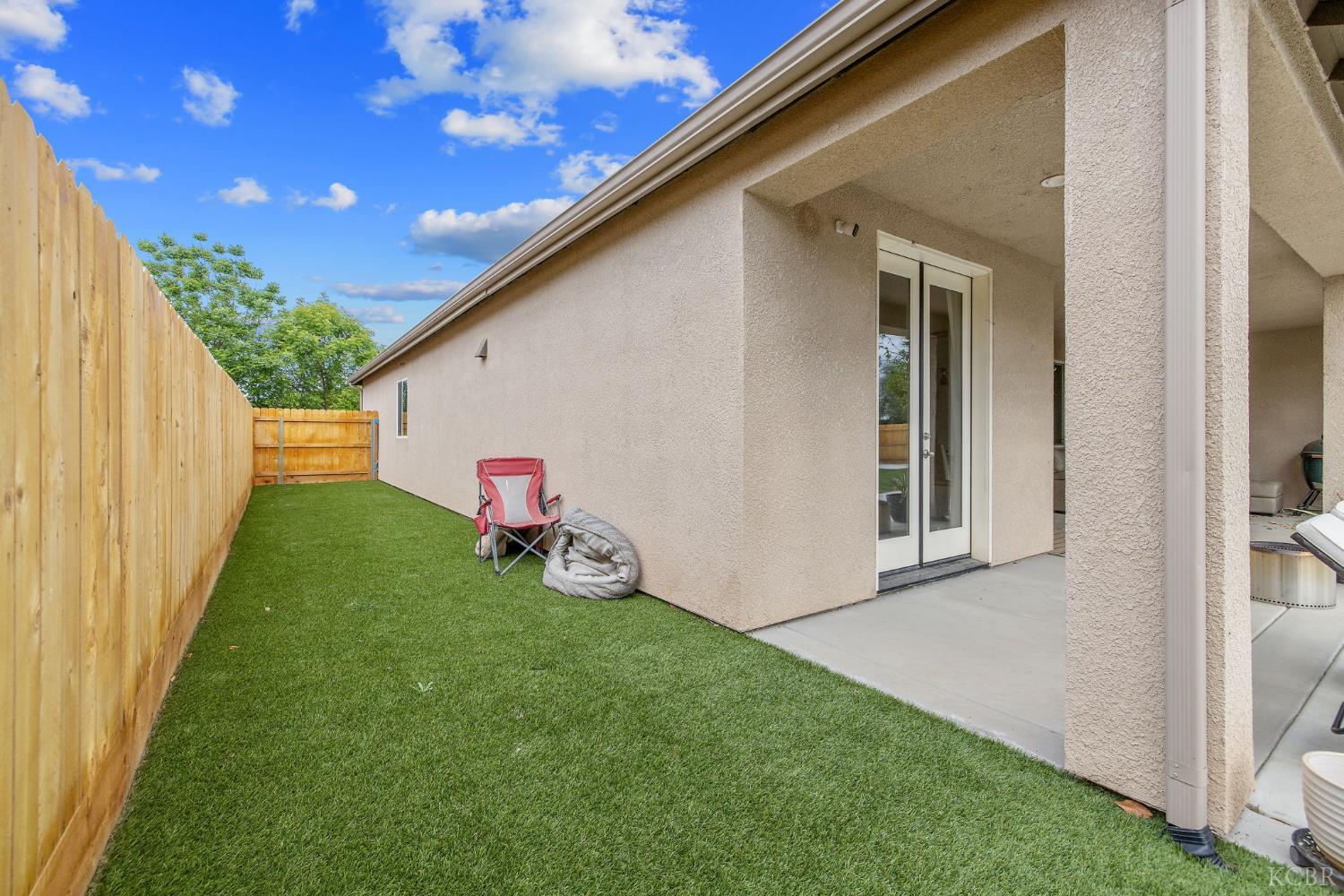 2223 Madeline Dr, Hanford, CA 93230