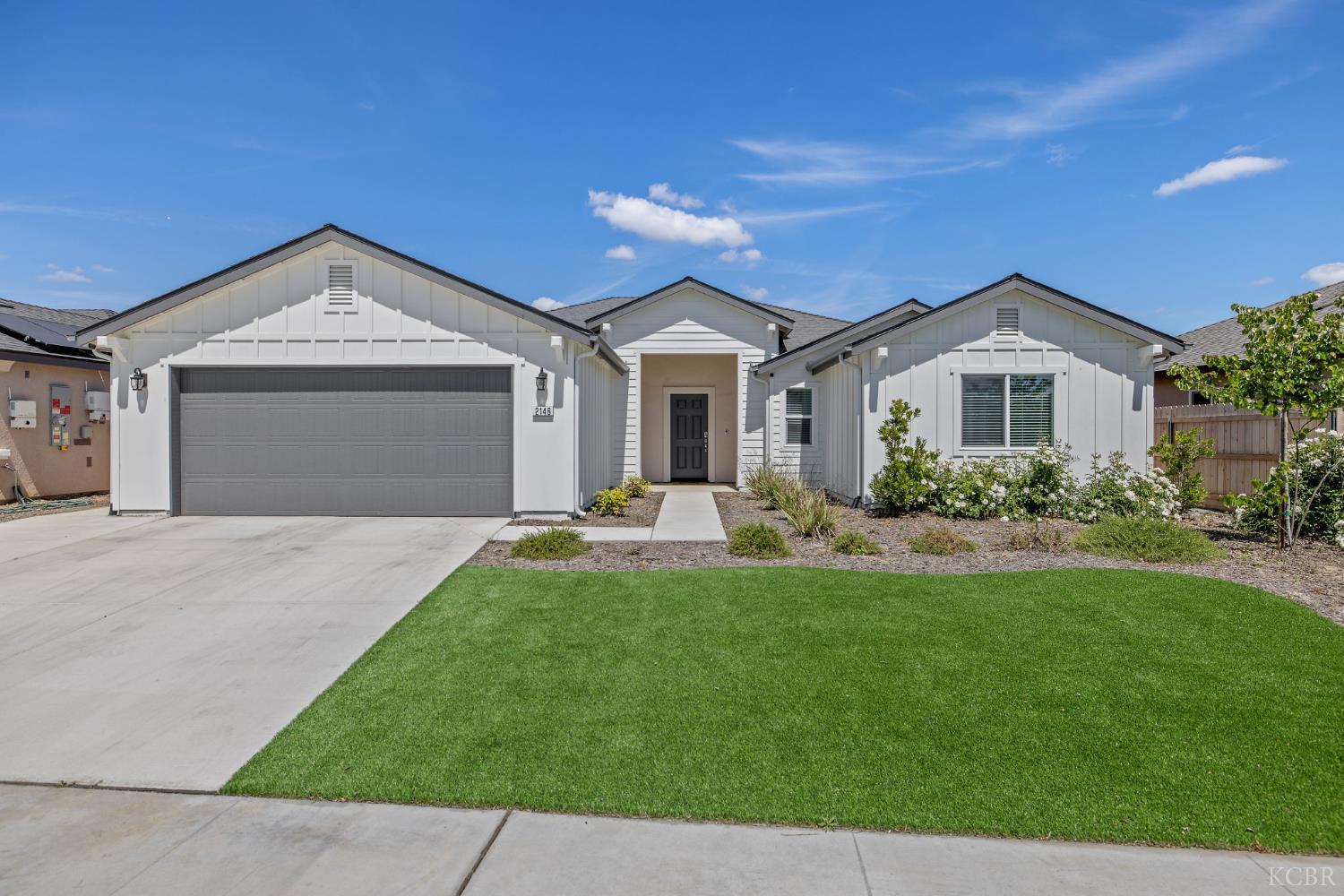 2146 W Escher Dr, Hanford, CA 93230