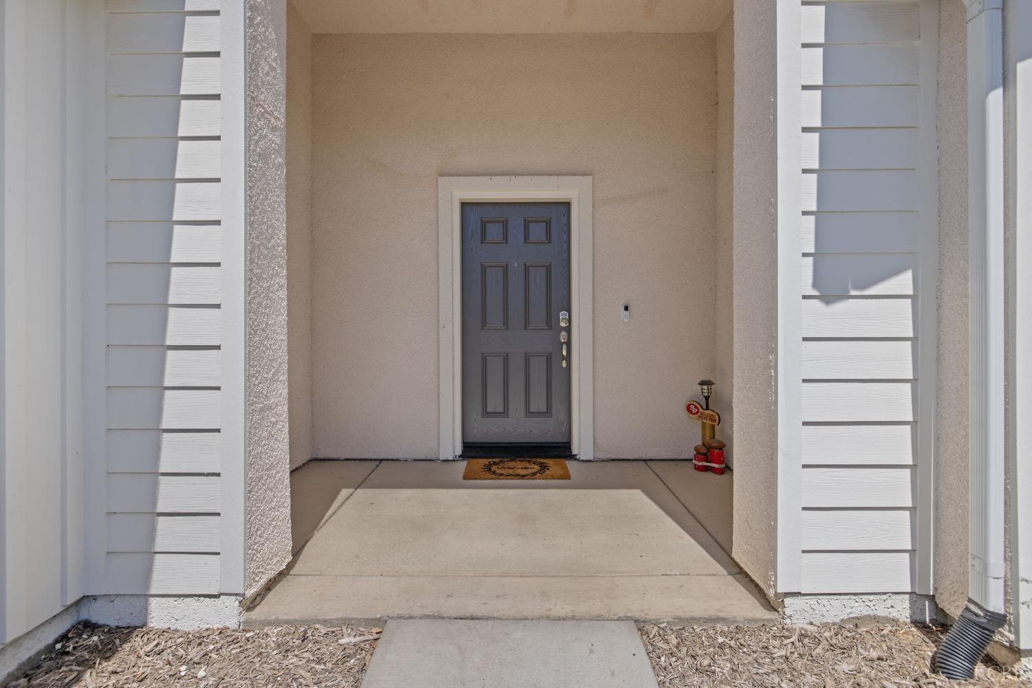 2146 W Escher Dr, Hanford, CA 93230