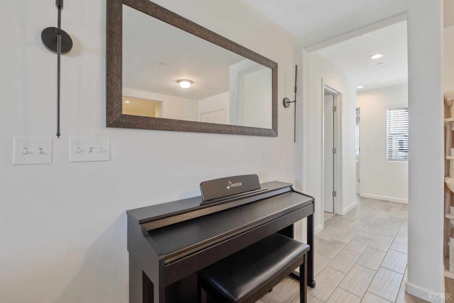 2146 W Escher Dr, Hanford, CA 93230