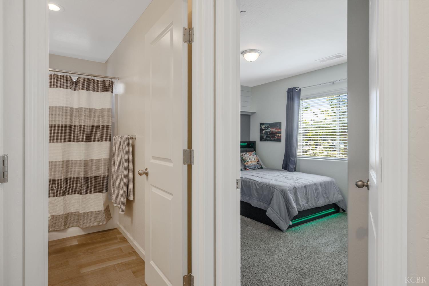 2146 W Escher Dr, Hanford, CA 93230