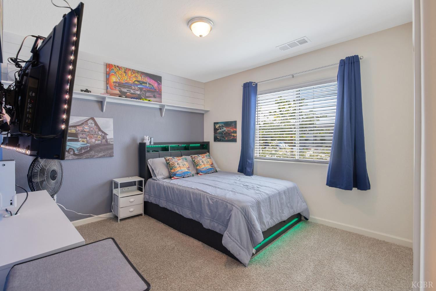 2146 W Escher Dr, Hanford, CA 93230