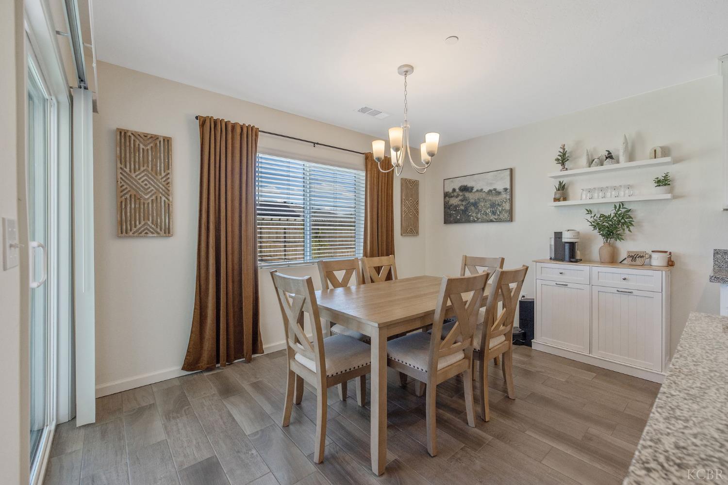 2146 W Escher Dr, Hanford, CA 93230