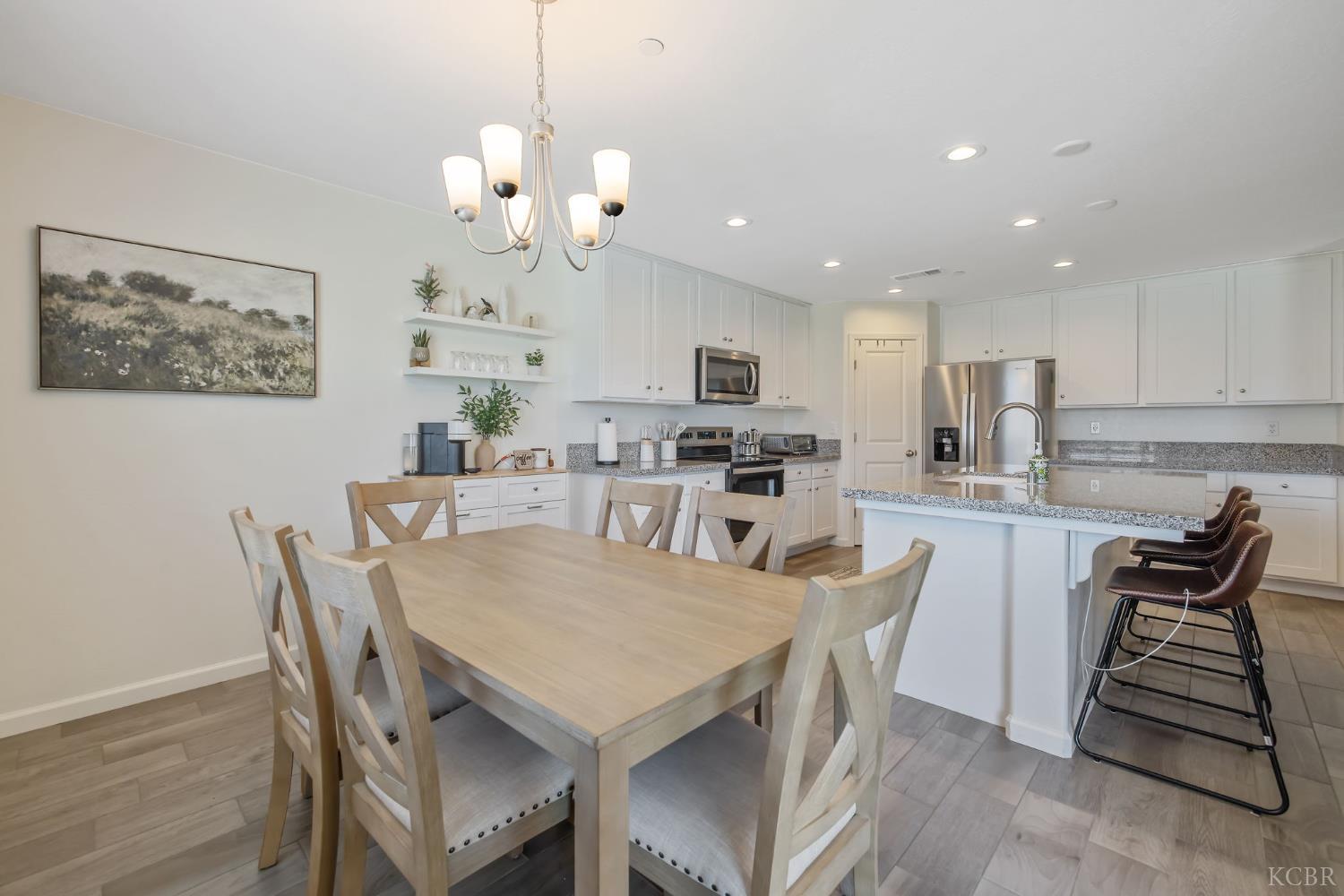 2146 W Escher Dr, Hanford, CA 93230