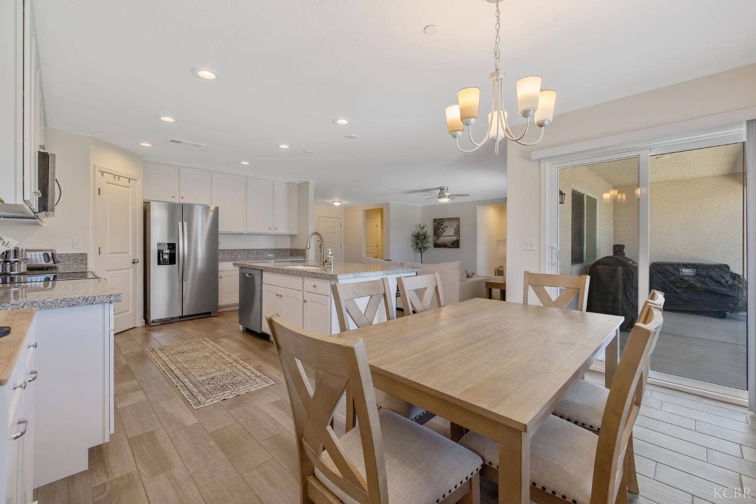 2146 W Escher Dr, Hanford, CA 93230