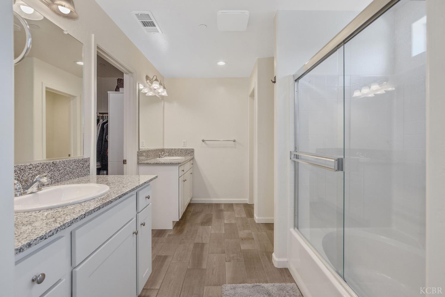 2146 W Escher Dr, Hanford, CA 93230