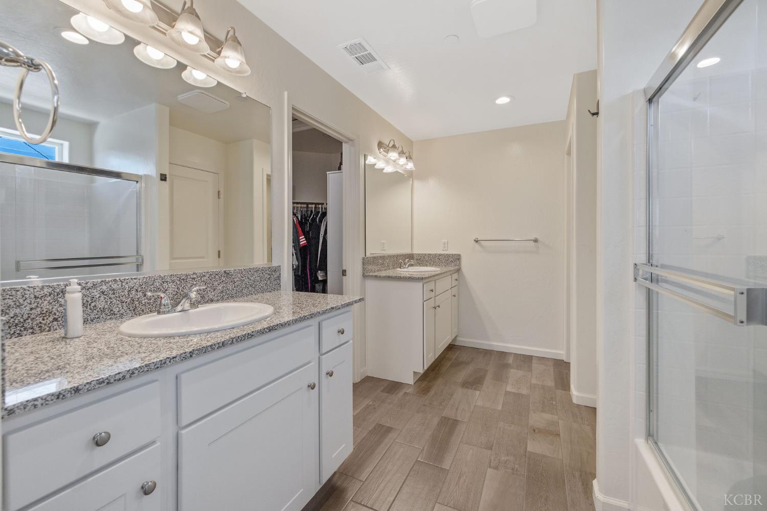 2146 W Escher Dr, Hanford, CA 93230