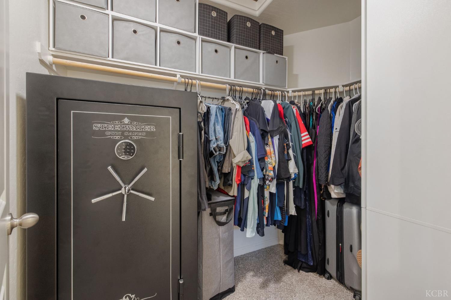 2146 W Escher Dr, Hanford, CA 93230