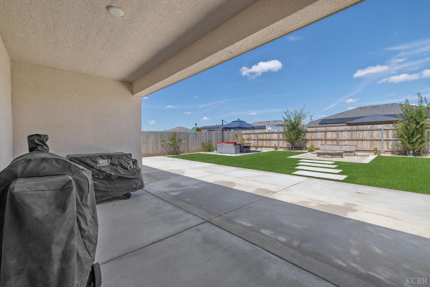 2146 W Escher Dr, Hanford, CA 93230