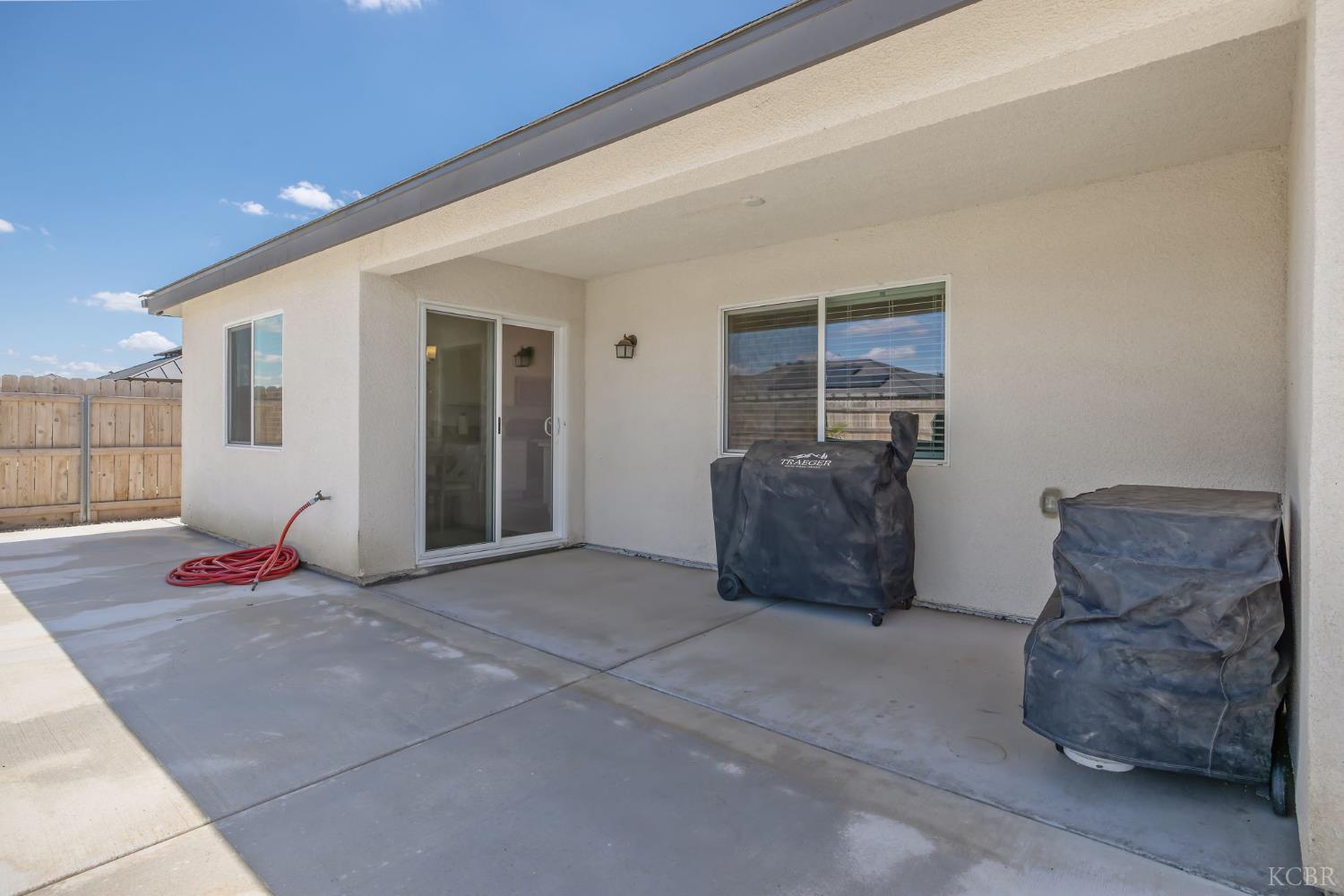 2146 W Escher Dr, Hanford, CA 93230