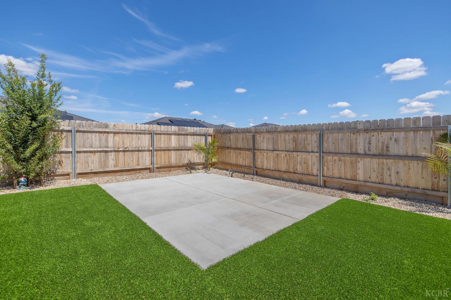 2146 W Escher Dr, Hanford, CA 93230