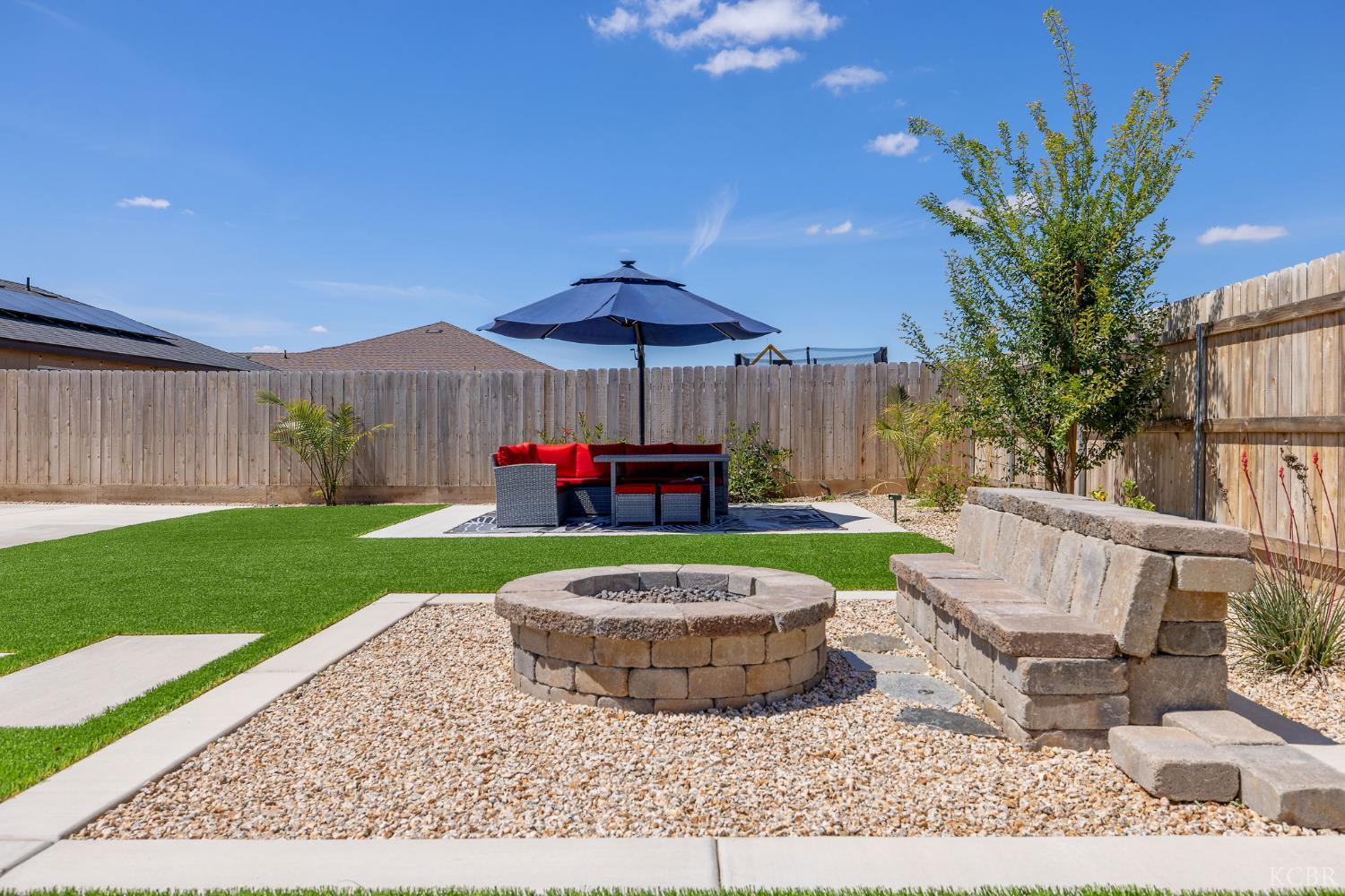 2146 W Escher Dr, Hanford, CA 93230