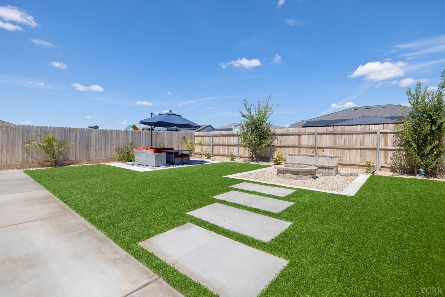 2146 W Escher Dr, Hanford, CA 93230