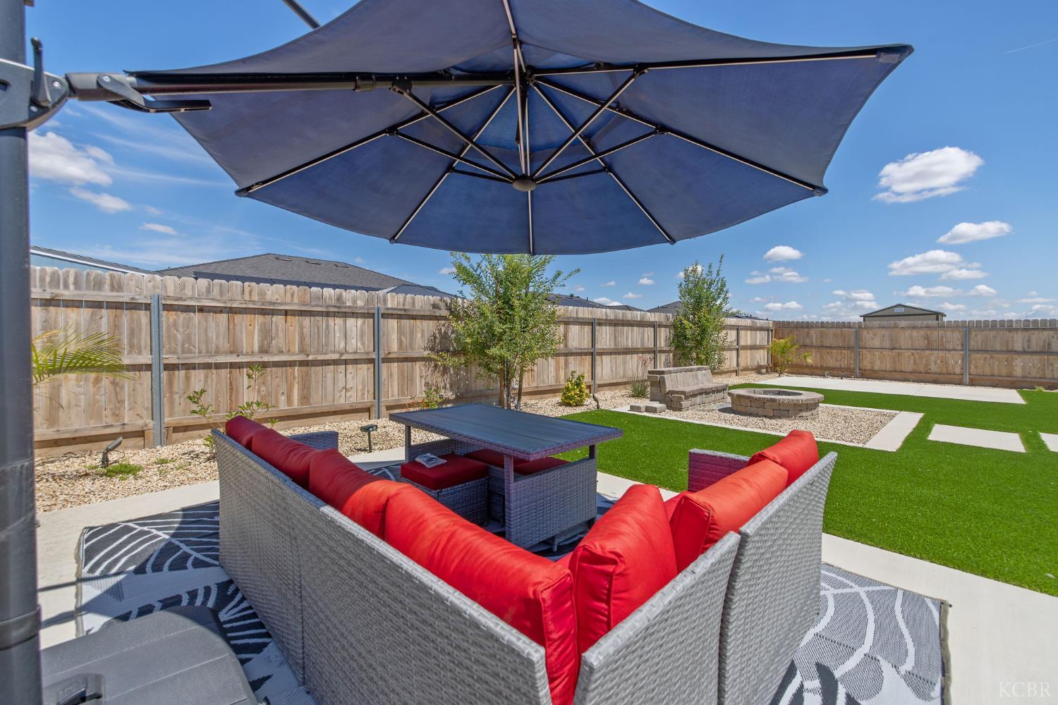 2146 W Escher Dr, Hanford, CA 93230