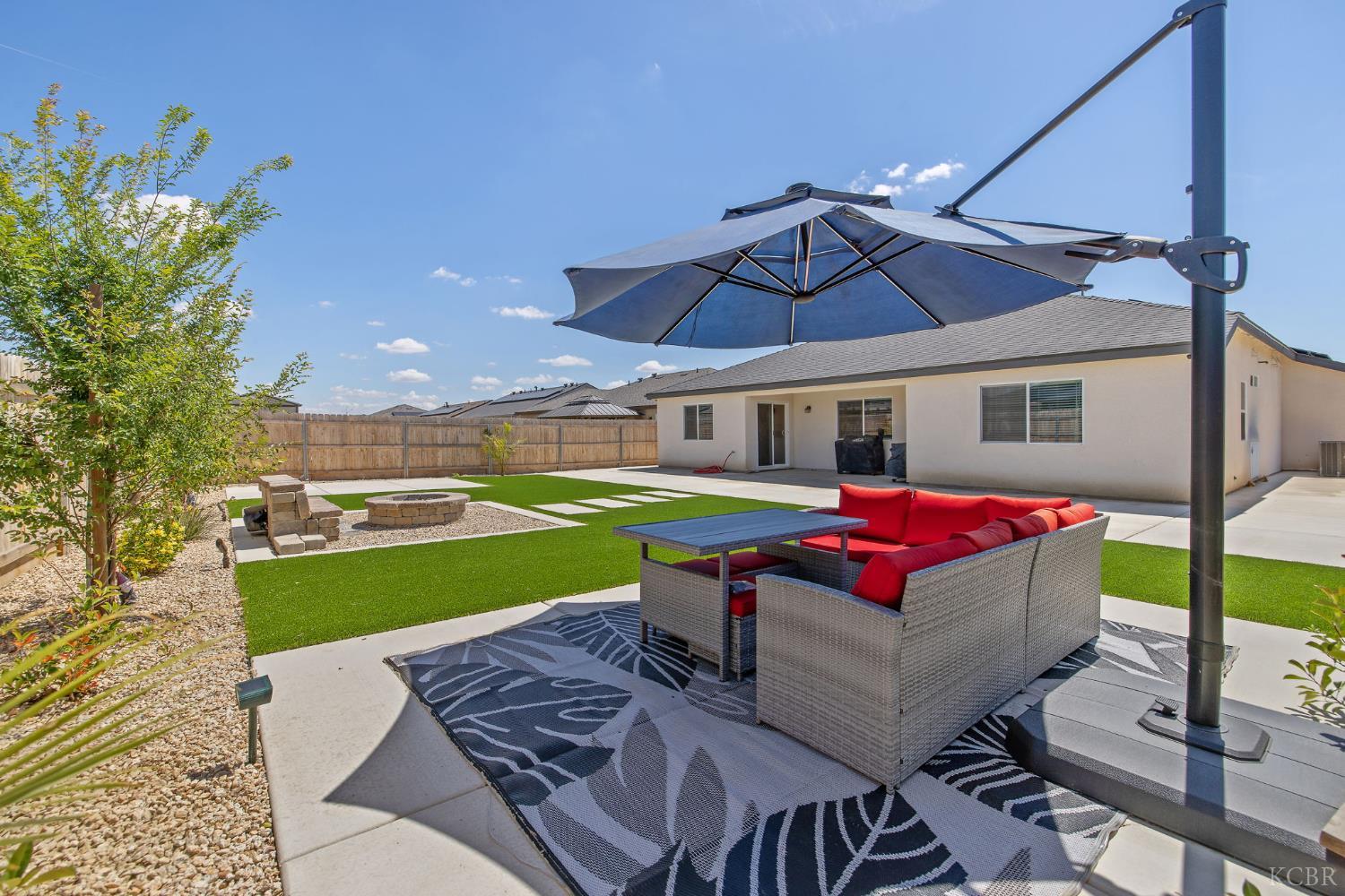 2146 W Escher Dr, Hanford, CA 93230