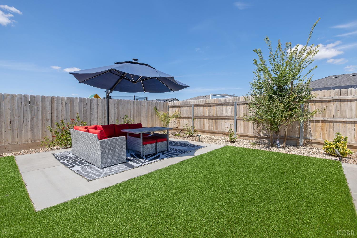 2146 W Escher Dr, Hanford, CA 93230