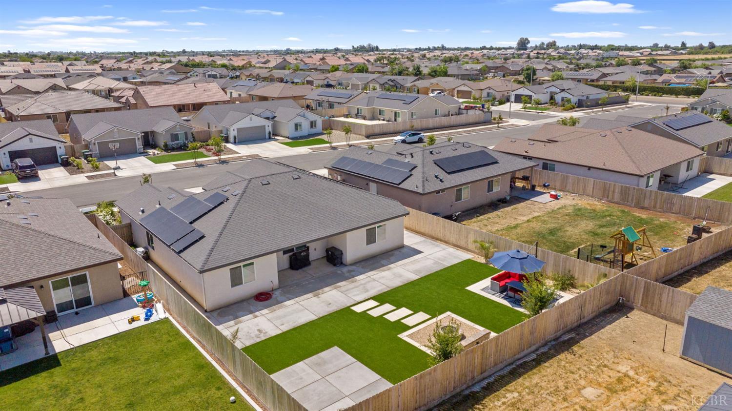 2146 W Escher Dr, Hanford, CA 93230