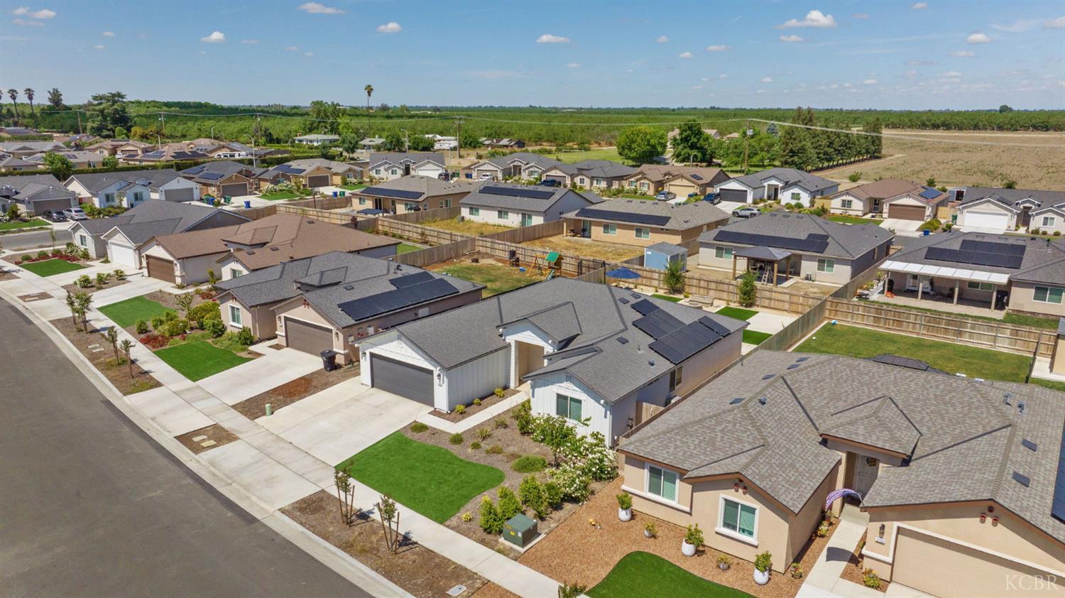 2146 W Escher Dr, Hanford, CA 93230