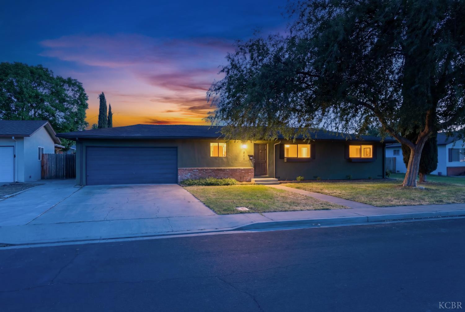 161 W Spring Ln, Lemoore, CA 93245