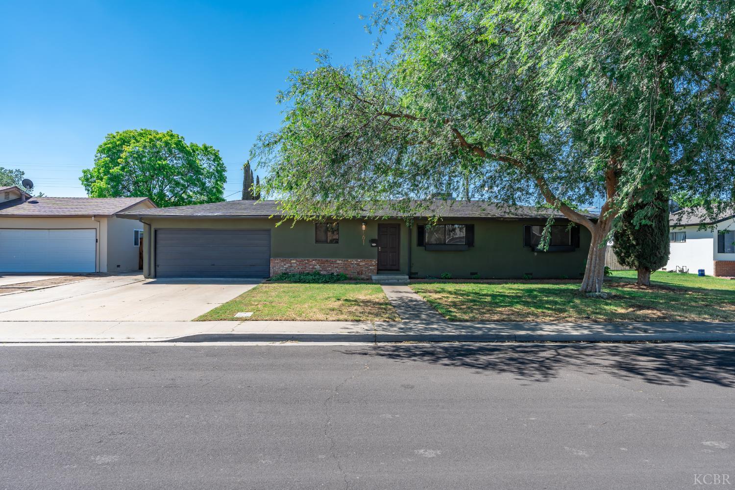 161 W Spring Ln, Lemoore, CA 93245