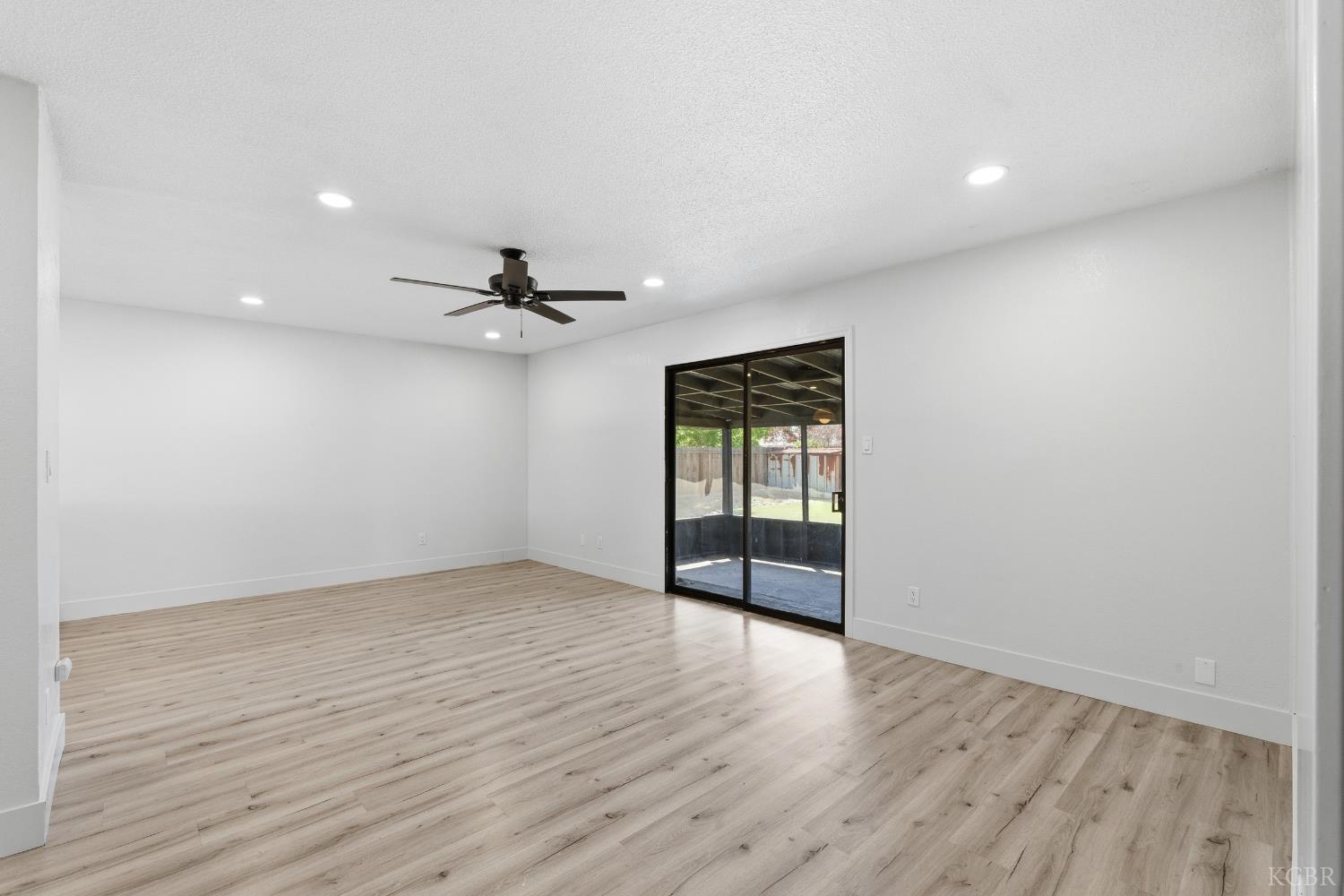 161 W Spring Ln, Lemoore, CA 93245