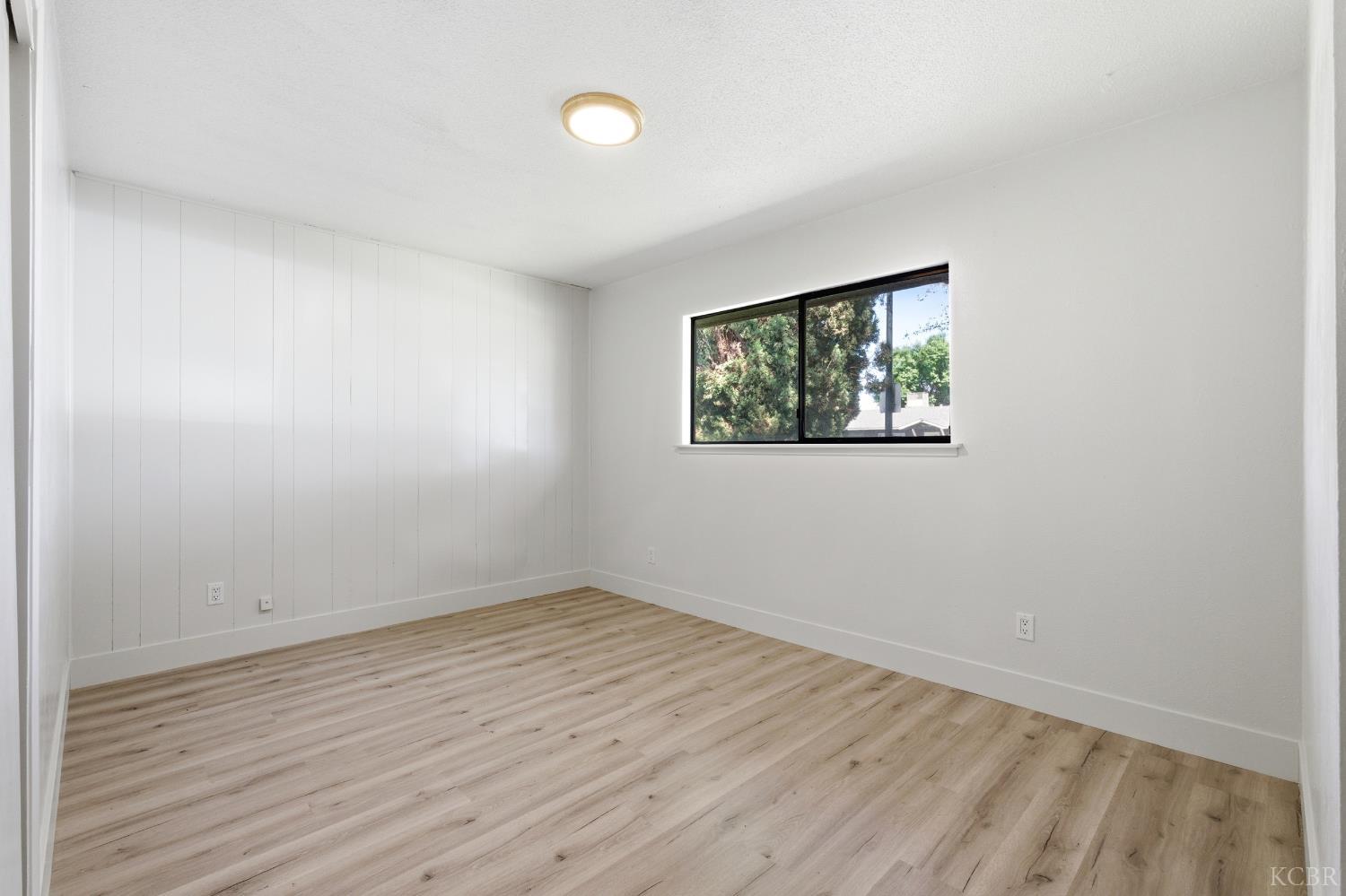 161 W Spring Ln, Lemoore, CA 93245