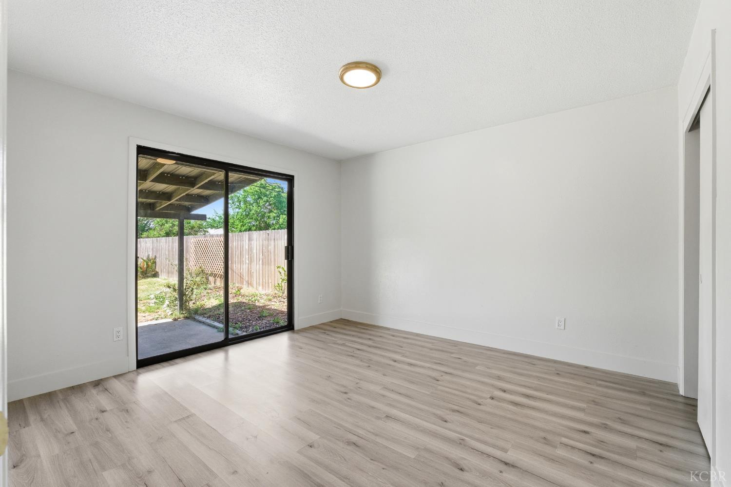 161 W Spring Ln, Lemoore, CA 93245