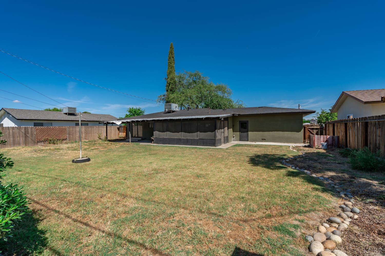 161 W Spring Ln, Lemoore, CA 93245