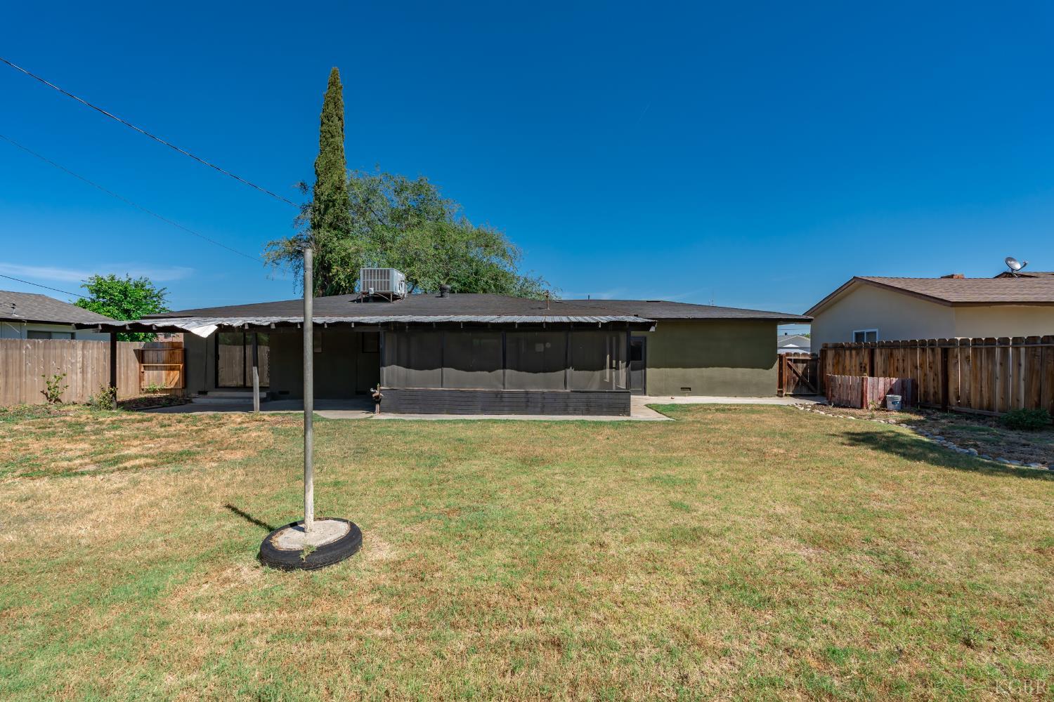 161 W Spring Ln, Lemoore, CA 93245
