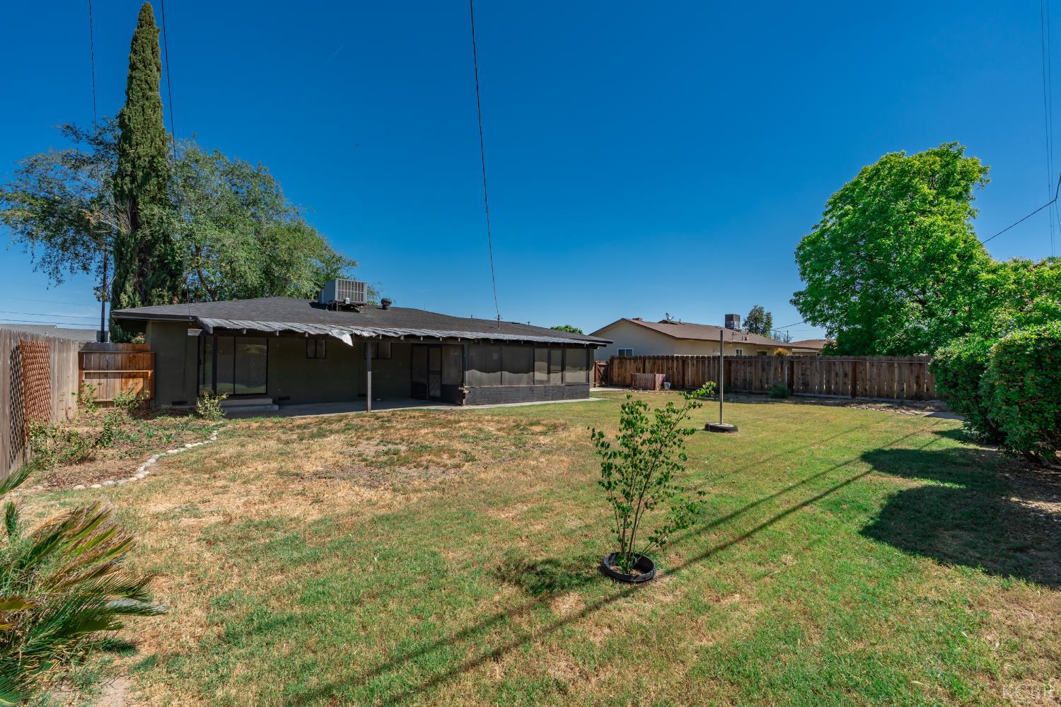 161 W Spring Ln, Lemoore, CA 93245
