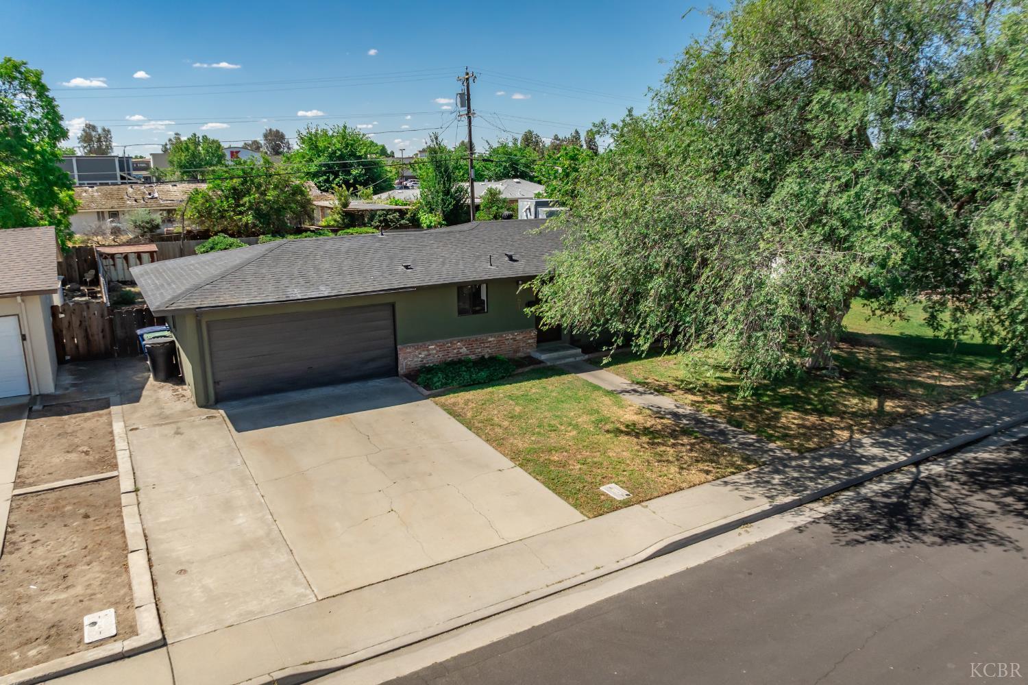 161 W Spring Ln, Lemoore, CA 93245